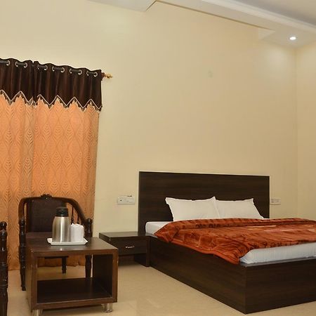 Hotel Milan Palace Amritsar Zewnętrze zdjęcie