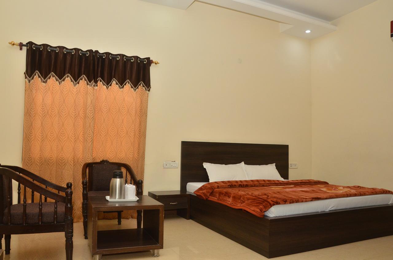 Hotel Milan Palace Amritsar Zewnętrze zdjęcie