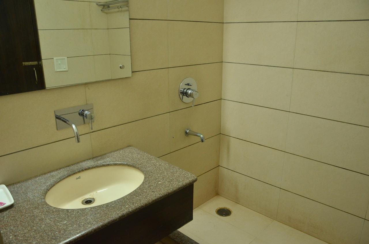Hotel Milan Palace Amritsar Zewnętrze zdjęcie